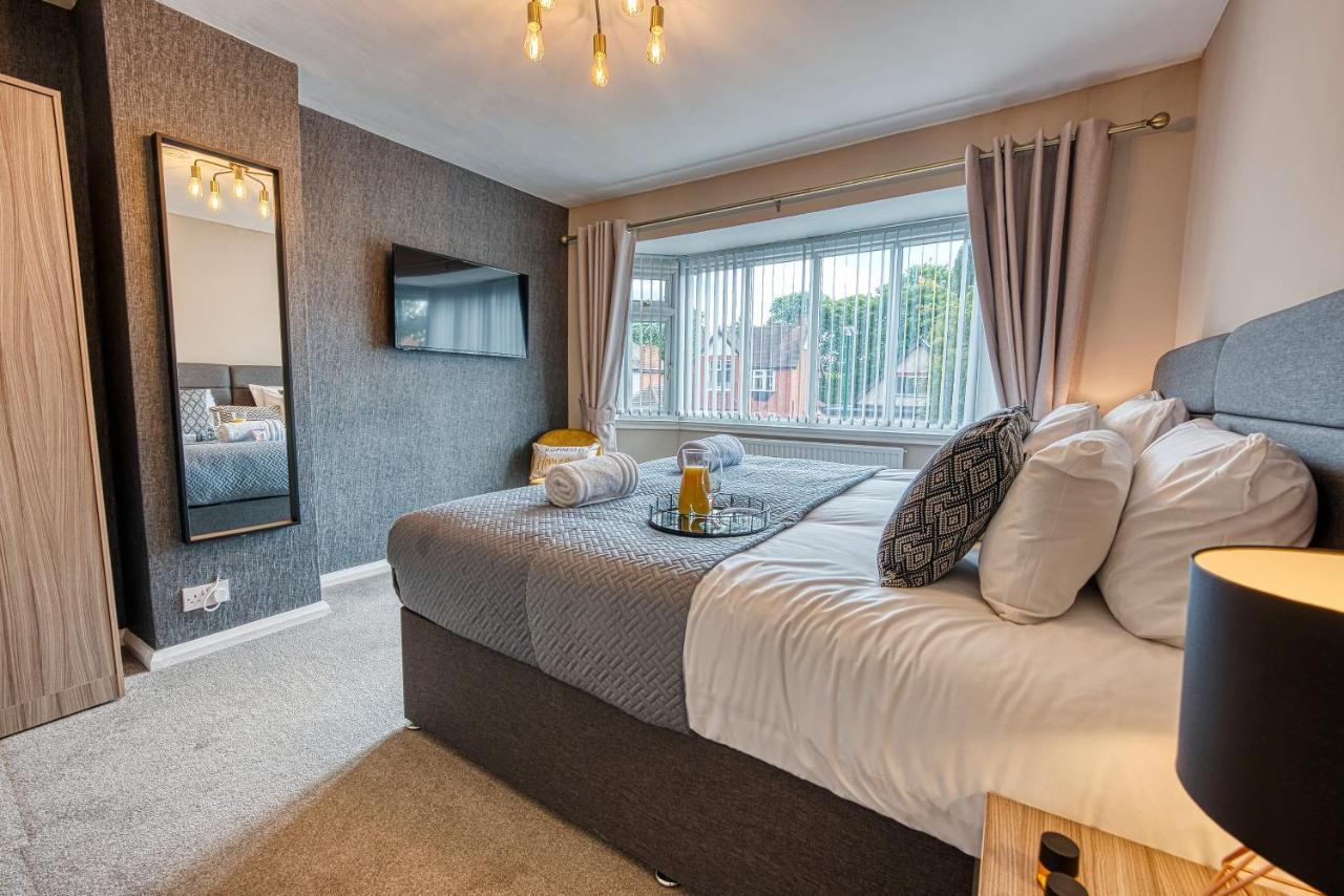 Elegant Solihull House: Central 5-Bed Retreat for Business & Leisure Exterior photo