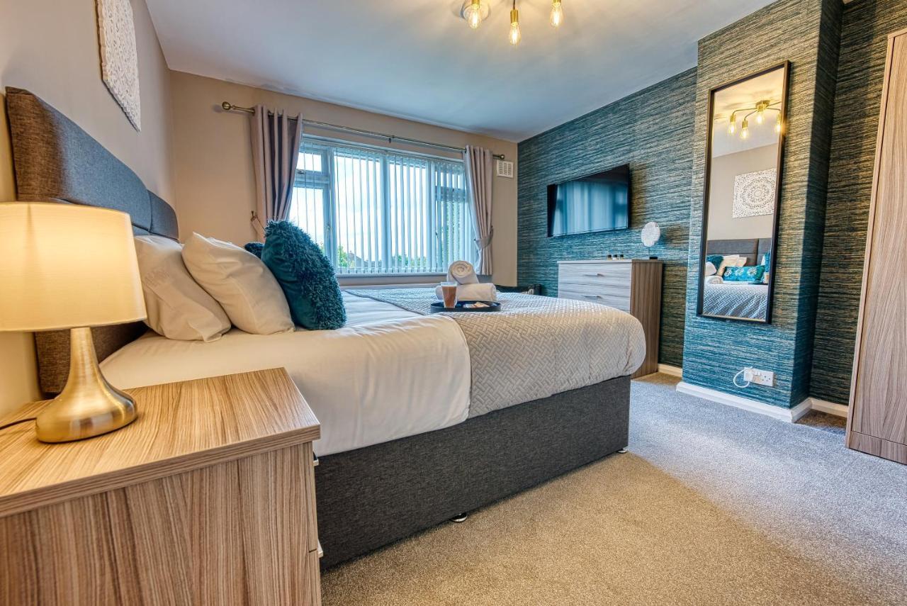 Elegant Solihull House: Central 5-Bed Retreat for Business & Leisure Exterior photo
